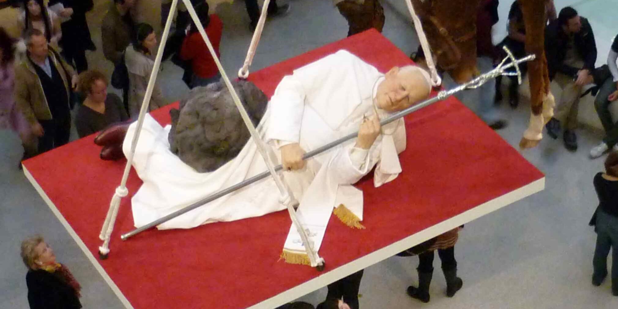 f9fv7hQiO8caYrE32h3Zcw2Fmag_Guggenheim_NOV2011_Cattelan_5