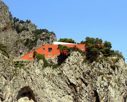 casa-malaparte-sheats-goldstein-residence-homes-movie-stars-designboom-700-500×400-22b08q85r770