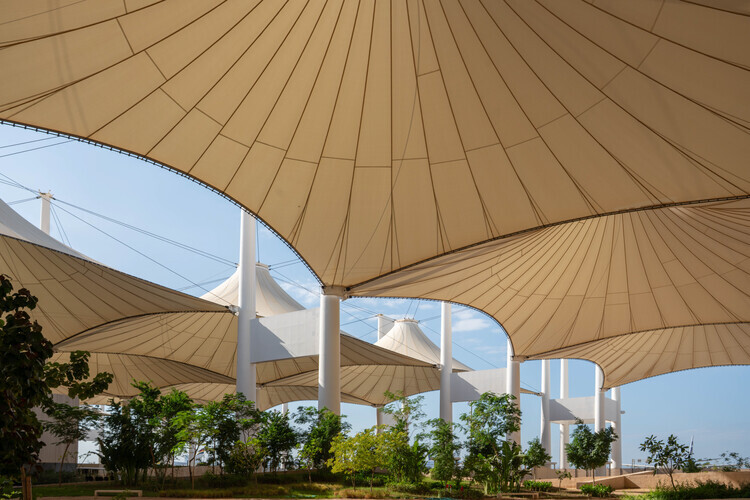 from-tent-to-terminal-bedouin-craft-in-contemporary-infrastructure_7