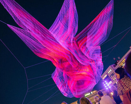 janet-echelman-sky-full-of-hope-stadt-frankfurt-am-main-designboom-700-500×400-22b08q85r879