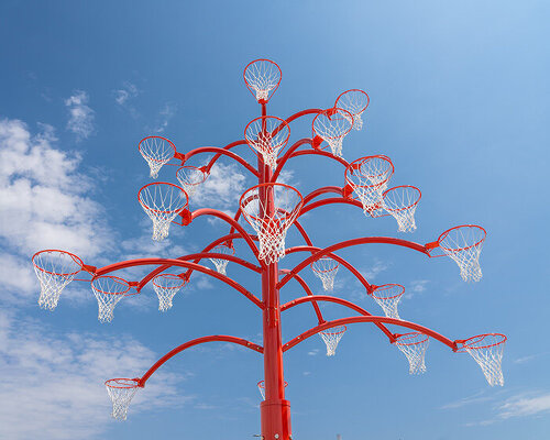 alexandre-arrechea-orange-functional-lassonde-art-trail-designboom-700-500×400-22b08q85r672