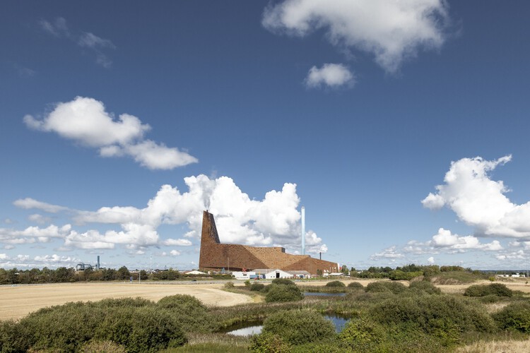 unearthing-the-ground-architecture-and-the-politics-of-waste_15